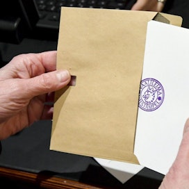 Ulkomailla äänestäneiden määrä nousi vuoden 2015 eduskuntavaaleista, jolloin heitä oli 35 521. LEHTIKUVA / JUSSI NUKARI
