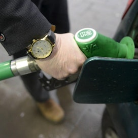 Polttoaineen hinta on kasvanut voimakkaasti viime viikkoina. LEHTIKUVA / Jussi Nukari