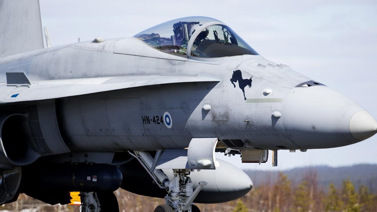 Hornetien käyttöiän jatkaminen ei ole mahdollista, hankejohtaja sanoo. Lehtikuva / Kaisa Siren