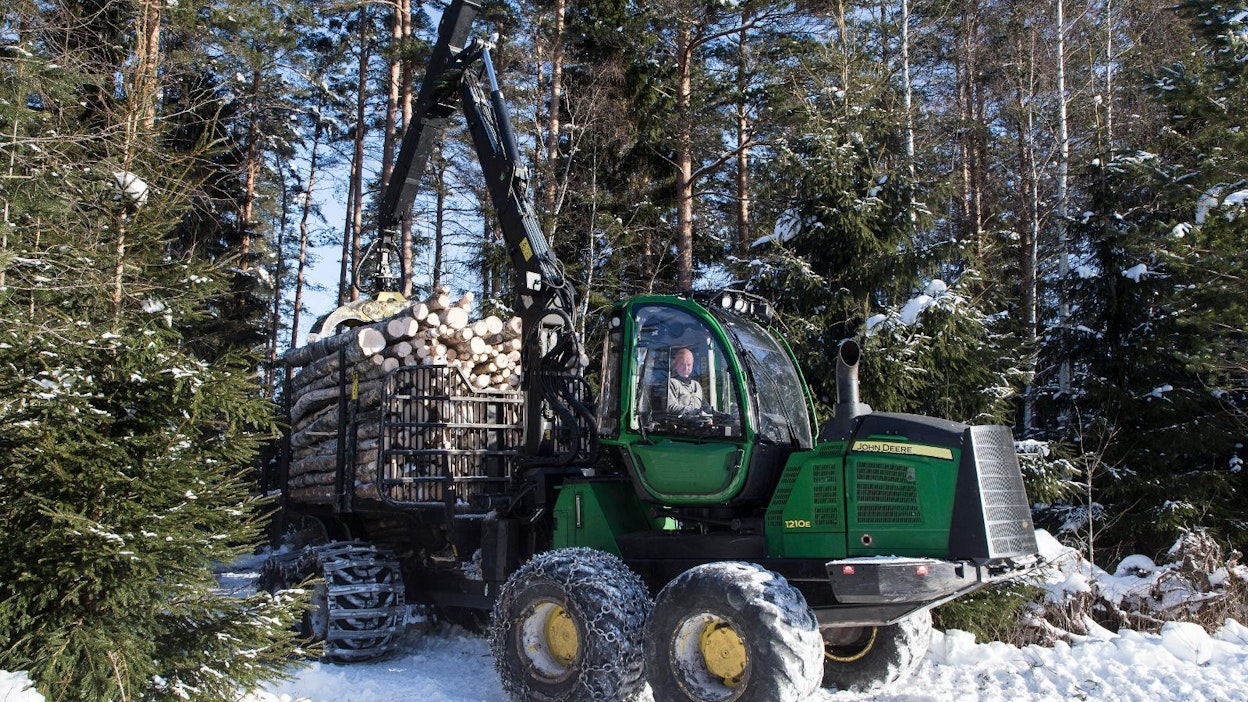 Tornatorin liikevaihto laski hakkuumäärien pienentyessä.