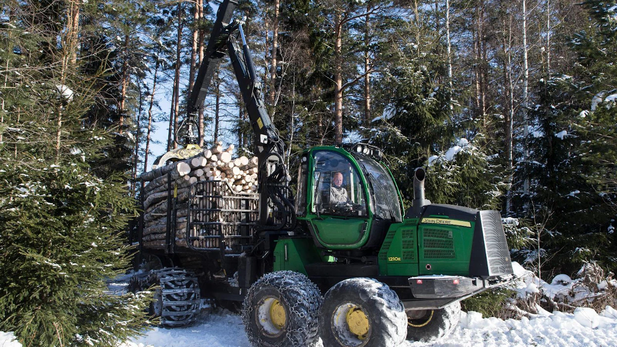 Tornatorin liikevaihto laski hakkuumäärien pienentyessä.