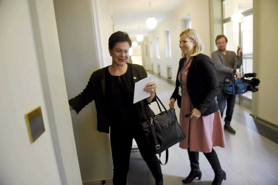 Keskustan Hannakaisa Heikkinen eduskunnassa tänään. LEHTIKUVA / ANTTI AIMO-KOIVISTO