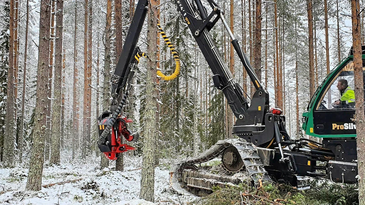 Harvesterinkuljettajien työskentely on monipuolisia taitoja vaativa työ. Viimeisten vuosien aikana työskentelyn tehostamiseksi on kehitetty koneiden tietojärjestelmiin uusia sovelluksia. Metsäteho selvitti Stora Enson työmailla työskenteleviltä kuljettajilta, mitä he kaipaisivat seuraavan sukupolven avustaviksi järjestelmiksi.