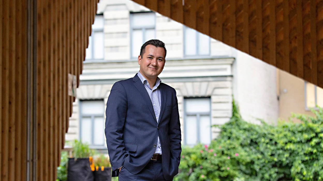 Reza Abdali uskoo kokoomusnuorten mahdollisuuksiin vaikuttaa. Hän toivoo, että hallitus nostaisi opintotuen tulorajoja tulevalla hallituskaudella.
