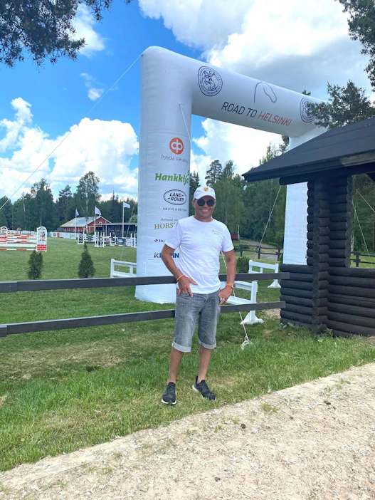 Petri Pesonen toivoo, että Suomen Ratsastajainliitto lähtisi kehittämään nykyistä systemaattisempaa valmennuspolkua tavoitteellisille ratsastajille.