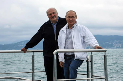 Venäjä on puolustanut viime päivinä tiukasti liittolaistaan Valko-Venäjää. Kuvassa maiden johtajat Aljaksandr Lukashenka ja Vladimir Putin. LEHTIKUVA/AFP