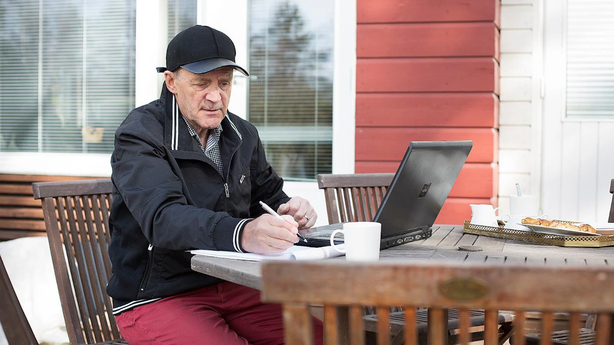 Matti Nikkilä seuraa uutisia tarkkaan. Mielipidekirjoitusten pohjana on oltava faktatieto, jonka vääristelystä ei parane jäädä kiinni.