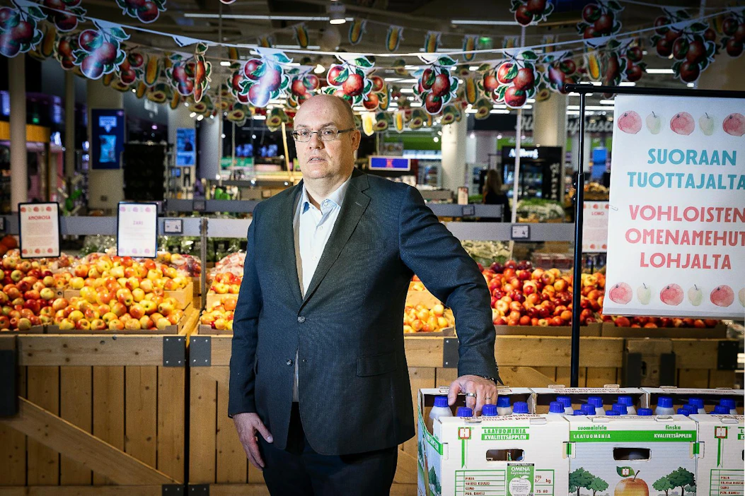 "Huoltovarmuus on kokonaisuus, jonka pitää toimia", Keskon päivittäistavarakaupan toimialajohtaja Ari Akseli toteaa.