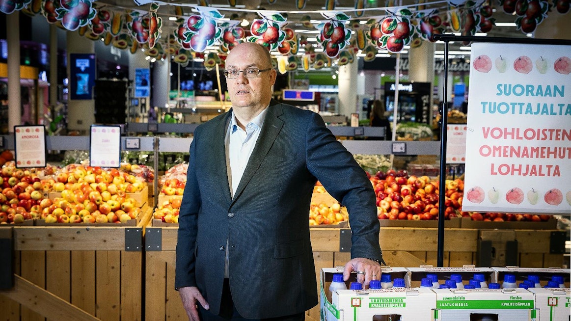 "Huoltovarmuus on kokonaisuus, jonka pitää toimia", Keskon päivittäistavarakaupan toimialajohtaja Ari Akseli toteaa.