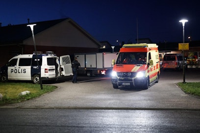 Molemmat poliisit saivat sairaalahoitoa vaativia vammoja. LEHTIKUVA / Roni Rekomaa