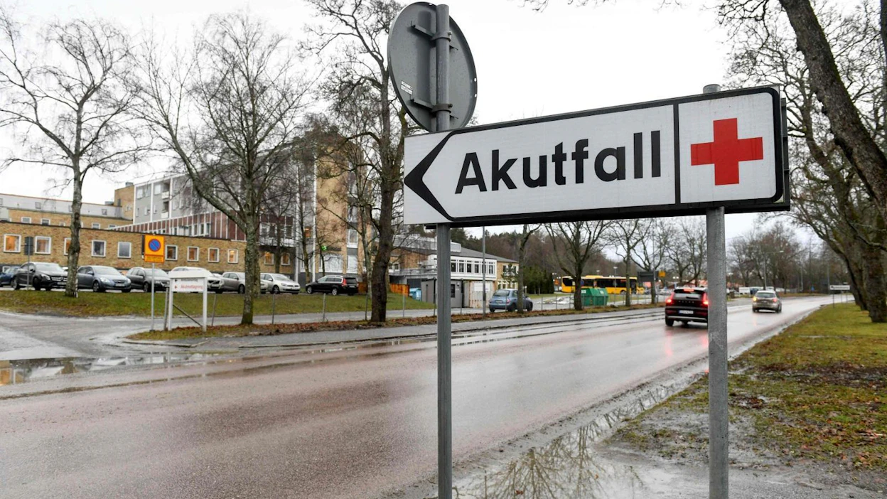 Uppsalassa hoidossa oleva potilas tuli ensin hoitoon Enköpingiin. Sikäläisen sairaalan akuuttiosasto on eristetty.