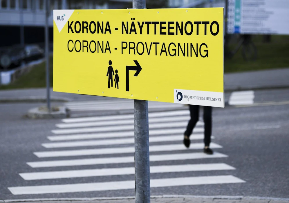 Jos on koronaviruksen oireita tai epäily tartunnasta, voi vastedeskin hakeutua testiin.