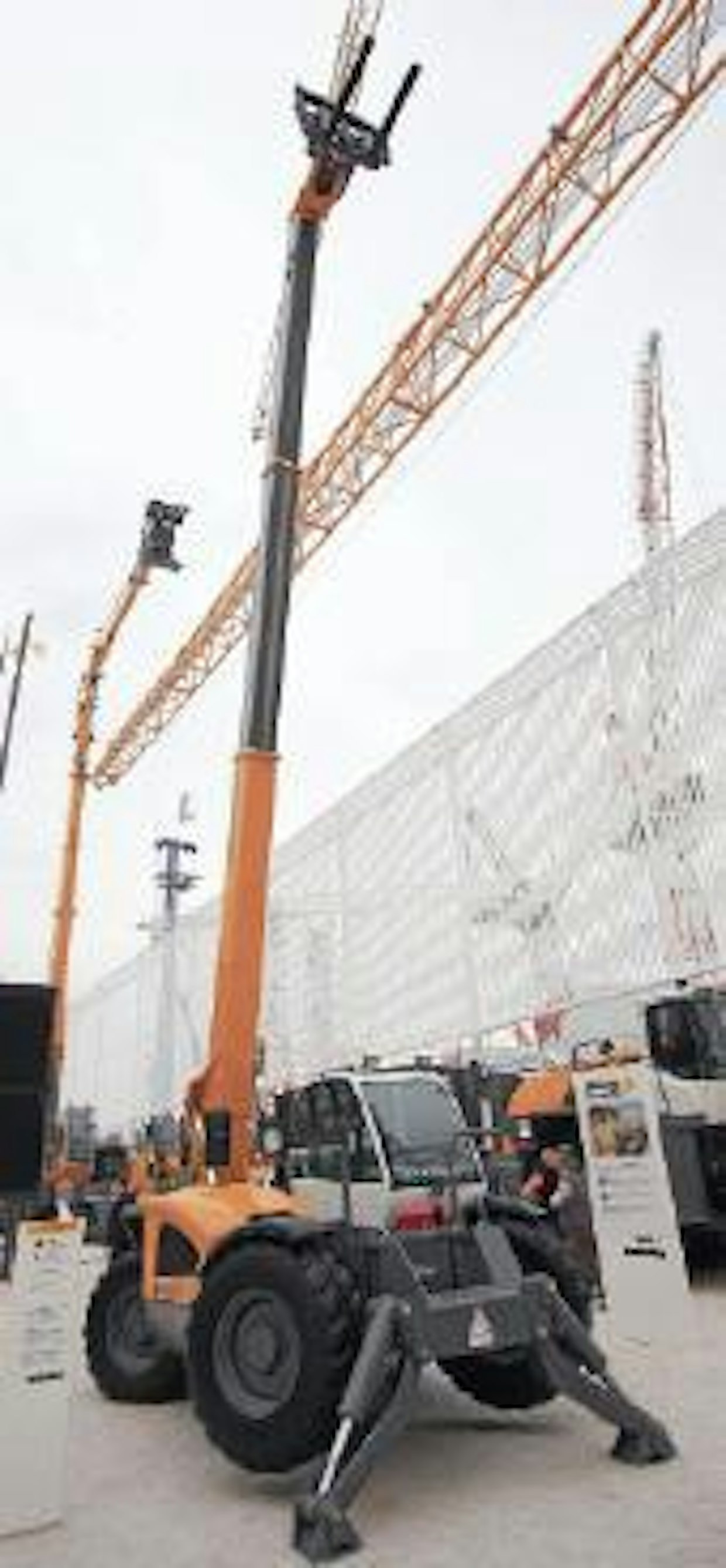 Liebherr L 445-10 -kurottajassa on uusi nostopuomi.