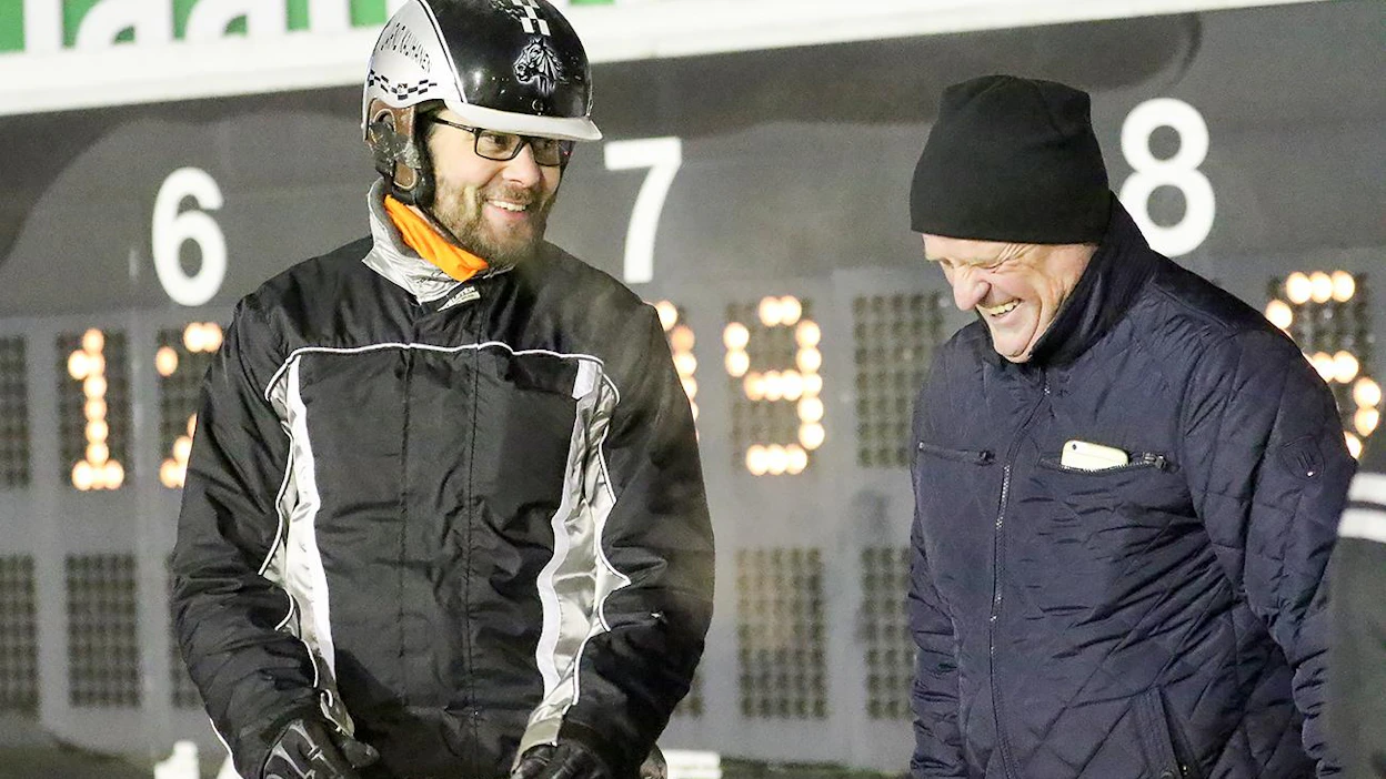Jarno Kauhasella ja Kari Lähdekorvella oli syytä hymyyn Regent Zetin voiton jälkeen.
