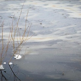 Lämmin sää sulattaa lähipäivinä lunta ja kasvattaa vesistöjen virtaamia. Kimmo Haimi
