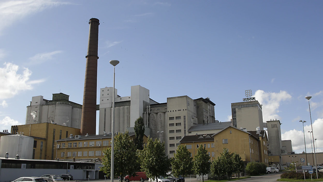 ”Raaka-ainemarkkinoiden myrskyaallot hiljenivät vuoden aikana normaaliksi liplatukseksi”, sanoo yhtiön toimitusjohtaja Pasi Flinkman tiedotteessa.