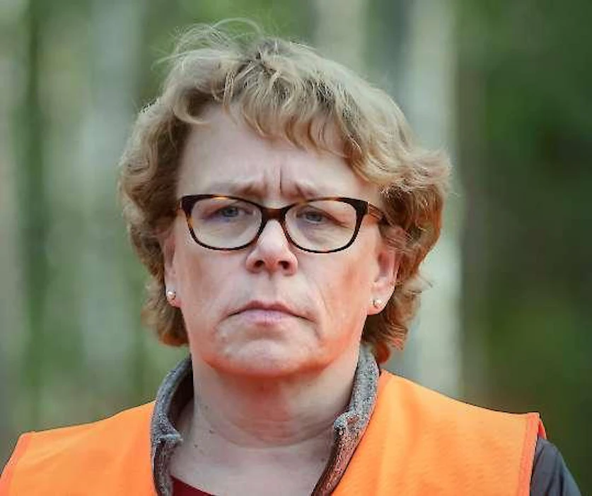 Annukka Kimmo siirtyy ministeri Lepän erityisavustajaksi eduskunta-avustajan tehtävästä.