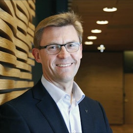 Äänekoskelle valmistuvalle biotuotetehtaalla ryhdytään ostamaan puuta ensi vuonna, kertoo Metsä Groupin metsäjohtaja Juha Mäntylä. Jaana Kankaanpää