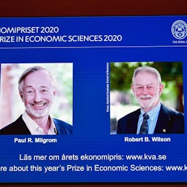 Yhdysvaltalaiset  Paul Milgrom ja Robert Wilson saivat taloustieteen Nobel-palkinnon. He ovat kehittäneet uusia huutokauppatapoja tavaroille ja palveluille. LEHTIKUVA / AFP