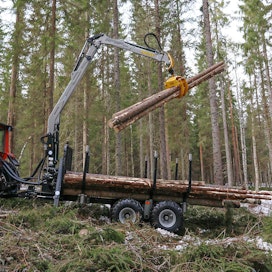 Turun Konekeskus Oy aloitti Trejon Multiforest -metsäperävaunuyhdistelmien myynnin vuonna 2018. Ruotsissa valmistettavan vaunumalliston metsänomistajille tarkoitetussa mallissa on yhdistetty MF950-perävaunu ja V6300-nosturi. Koneviesti kokeili talven aikana yhdistelmää monipuolisesti hakkuutyömailla.