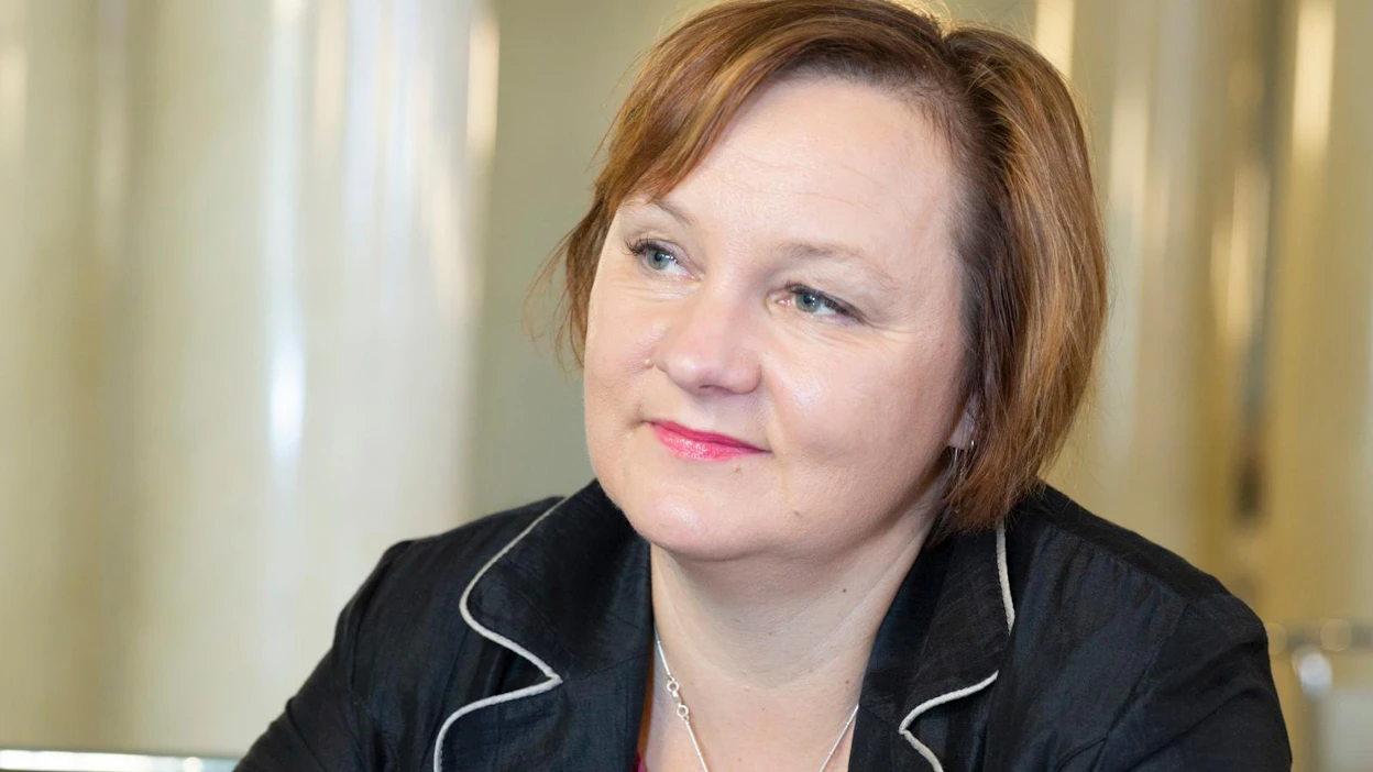Maa- ja metsätalousvaliokunnan puheenjohtajan Anne Kalmarin (kesk.) mielestä vihreiden maatalouspolitiikka on turmiollista etenkin maan pohjoisosissa.