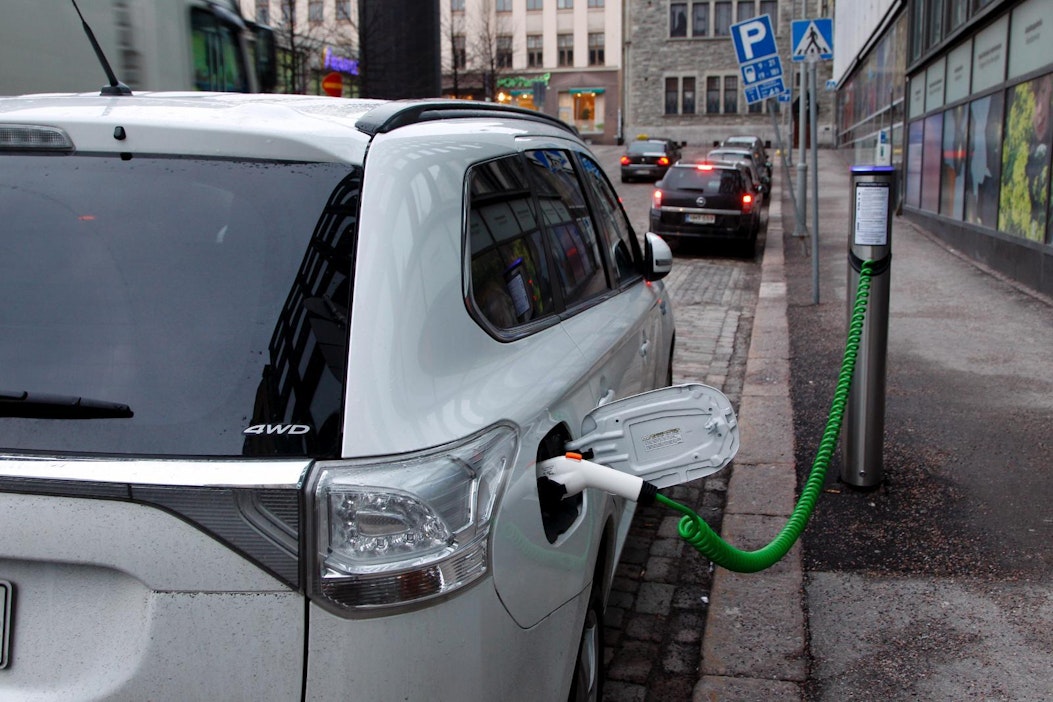 Sähköautojen yleistyminen on hinnasta kiinni.