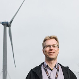 Petri Välisuo uskoo uusiutuvien energiamuotojen tuovan maaseudulle uusia ansaintamahdollisuuksia. Tuulivoimalat tosin ovat mittavina investointeina usein suurten yritysten omistuksessa, mutta myös yksittäinen viljelijä voisi ryhtyä tuulienergian tuottajaksi.