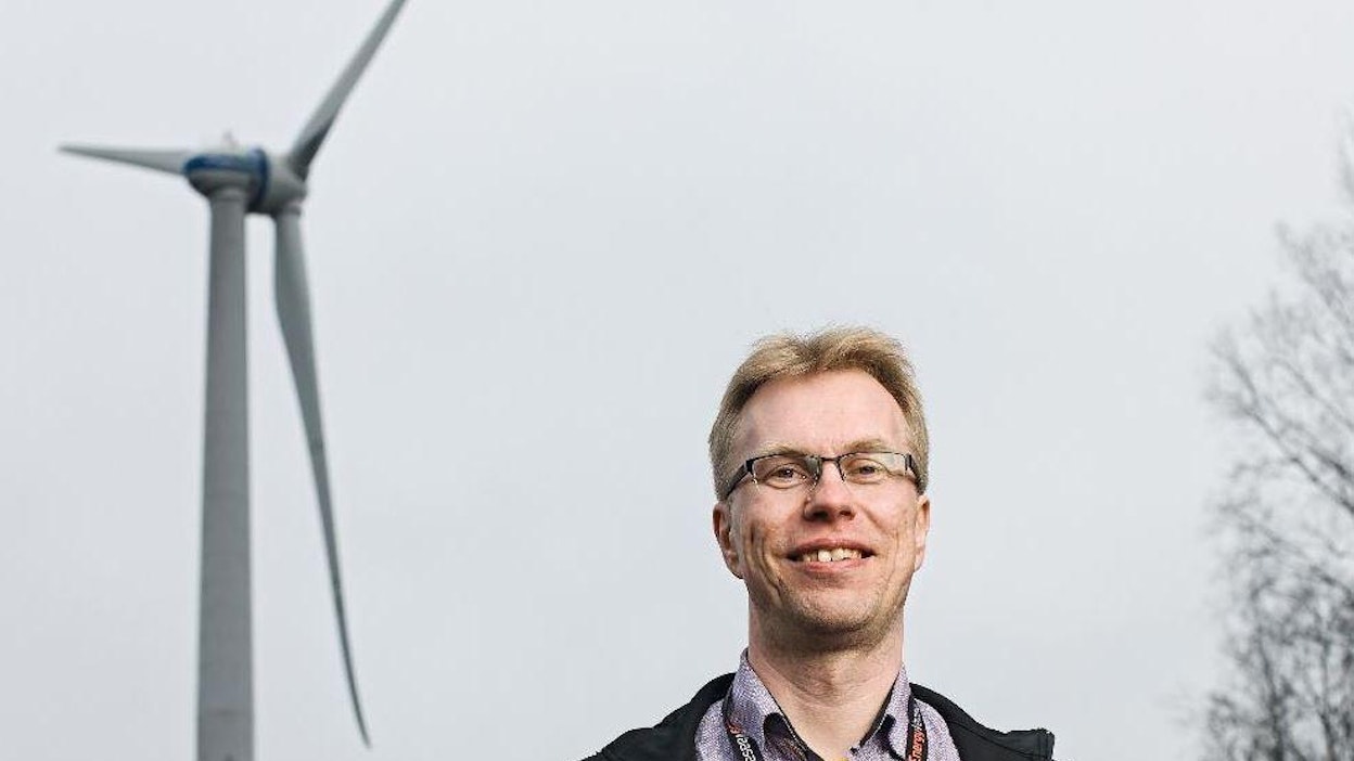Petri Välisuo uskoo uusiutuvien energiamuotojen tuovan maaseudulle uusia ansaintamahdollisuuksia. Tuulivoimalat tosin ovat mittavina investointeina usein suurten yritysten omistuksessa, mutta myös yksittäinen viljelijä voisi ryhtyä tuulienergian tuottajaksi.