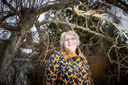 "Olen erakkoluonne, mutta korona-aika on hankalaa ja tylsää jopa minulle. Tuntuu, että päivästä toiseen on keskiviikko", pohtii kirjailija Anneli Kanto.