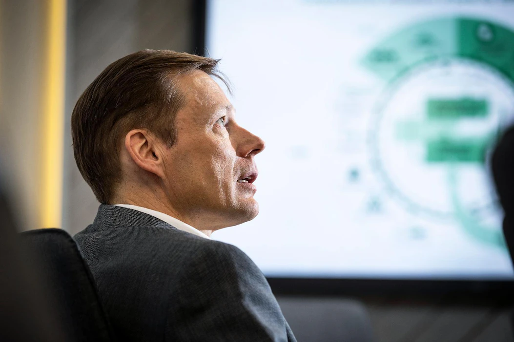 Vapon refinery-konsepti ohjaa yhtiötä tulevaisuuteen. Suobiomassoja voidaan Vapon toimitusjohtajan Vesa Tempakan arvion mukaan jalostaa moniksi uusiksi tuotteiksi, kuten erilaisiksi vahoiksi, humushapoiksi ja sokereiksi.