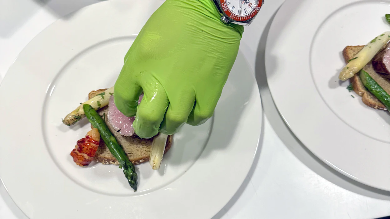 Ravintola-alan koulutus vaikuttaa ainakin hakijamäärien perusteella houkuttelevalta.