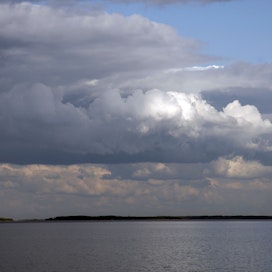 Pilvien tarkkailu on meteorologeille oleellinen työkalu ennustaa säätä.