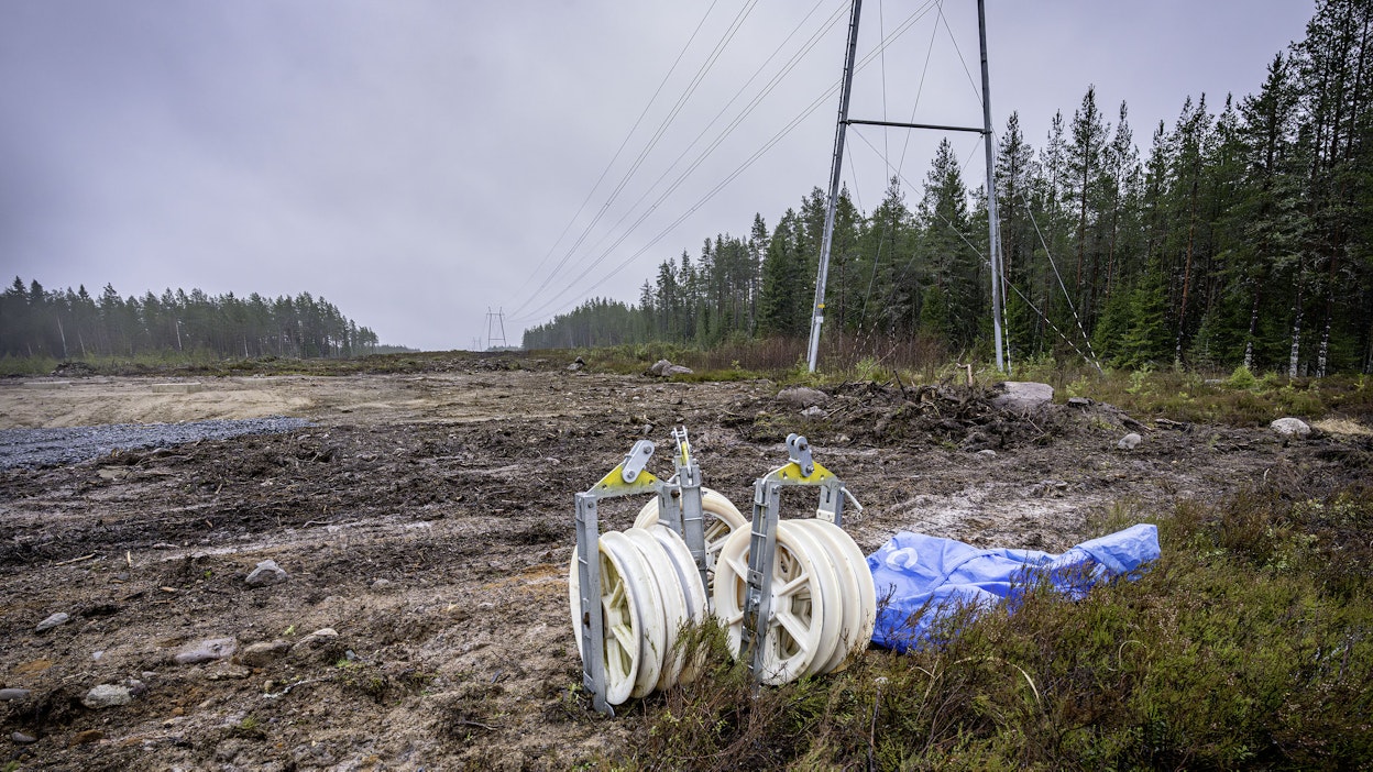 Siirtolinja rakenteilla. Kuvituskuva.