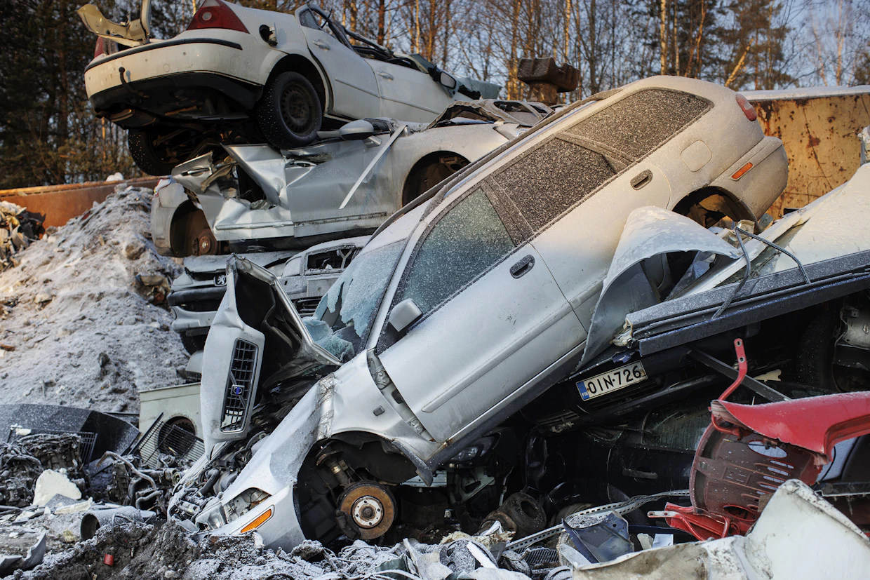 Vanhan auton romutuksesta saa 2500 euron palkkion uuden sähköauton ostoon.