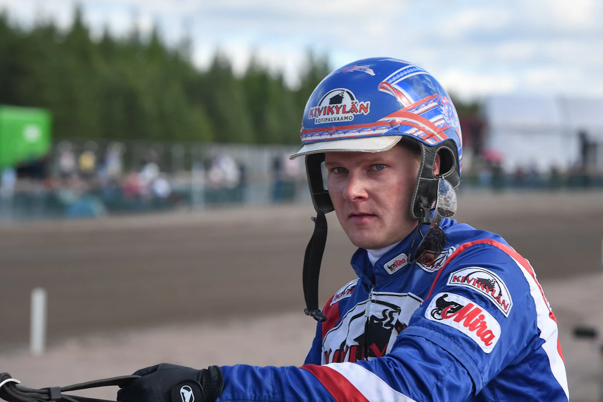 Olli Koivunen ohjastaa BWT Johnny B Goodea lauantaina.