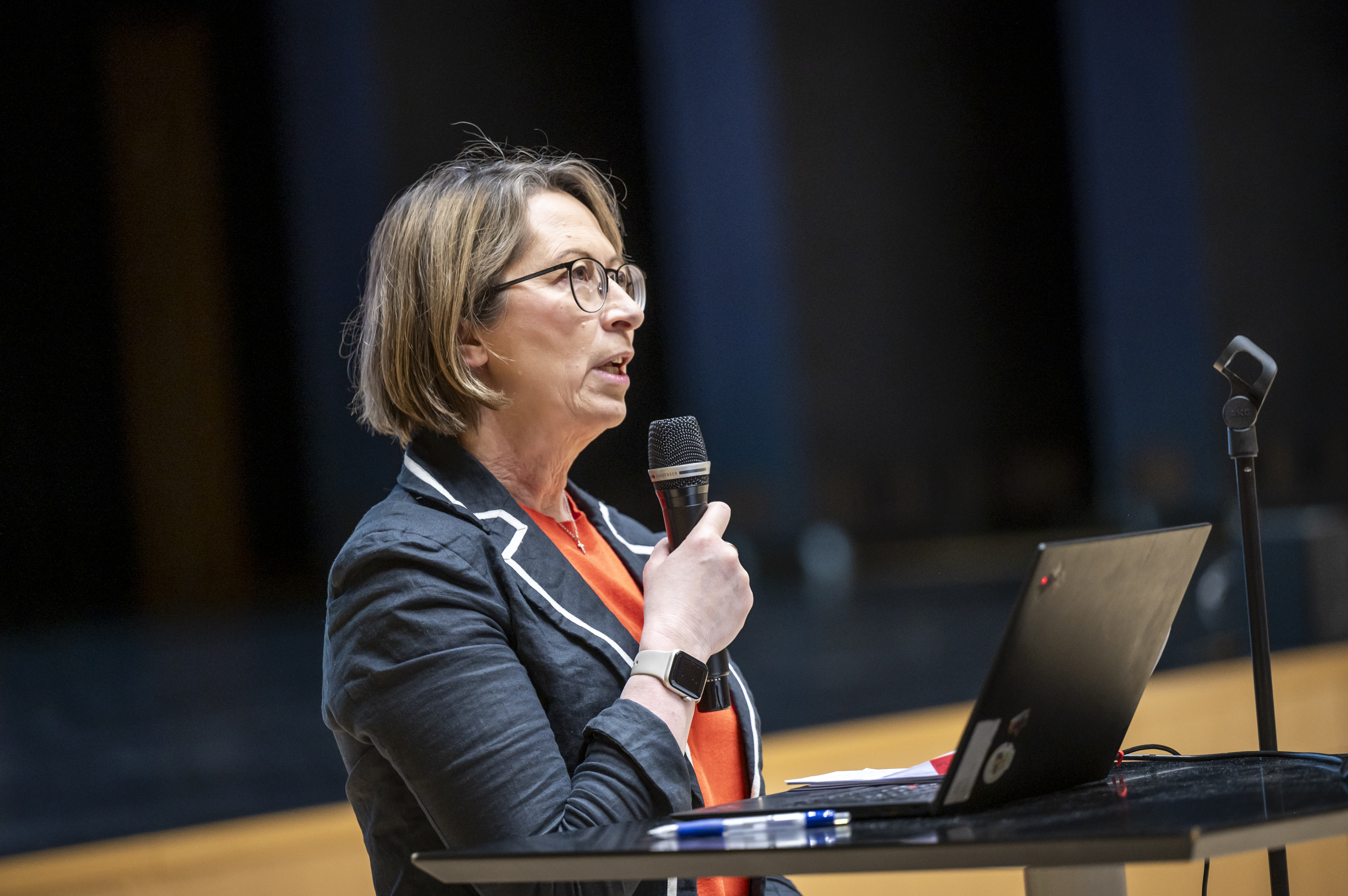 Maatalousministeri Sari Essayah (kd.) joutuu Farmari-messuilla vastaamaan tuottajien kannattavuushuoleen.