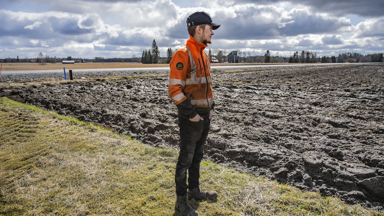 Epävarmuus ja jatkuva maatalouden alistaminen eivät lisää nuorten motivaatiota ryhtyä tilan jatkajaksi. Yhteiskunnan pitää osoittaa selvemmin tukea nuorille viljelijöille, sillä ruoantuottajia tarvitaan jatkossakin, sanoo Samu Laitila.