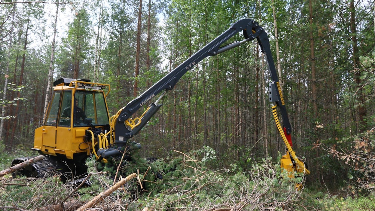 Yksi kevyiden haamu-urahakkuiden konemalli, eli Nokka Joker, on tehnyt uudistettuna paluun Lapuan seudulla. Pentti Pernaa teki uudistuksilla koneesta pehmeiden maiden erikoiskoneen.