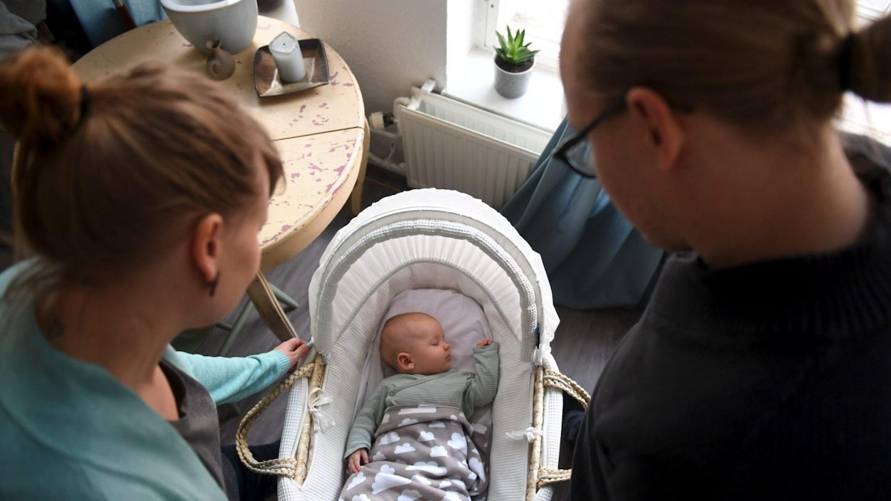 Sosiaali- ja terveysministeri Aino-Kaisa Pekonen.