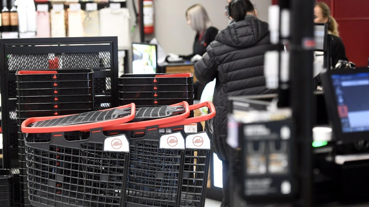 Alkon myynti oli yli 7 prosenttia vähemmän kuin vuosi sitten. LEHTIKUVA / Heikki Saukkomaa