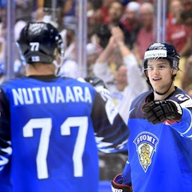 MM-kisoissa tehopisteitä rohmunnut Sebastian Aho teki Suomen molemmat maalit avauserässä.