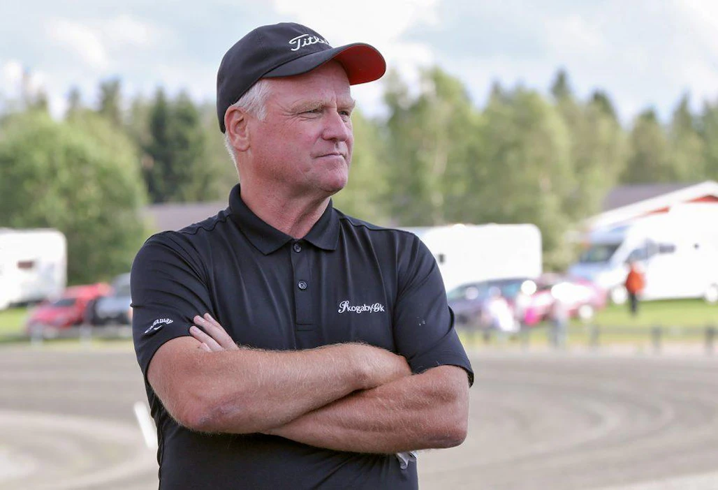 "Jos Hippos haluaa tukea sitä, että kahdeksan hevosta juoksee vastakkain läpi vuoden, niin silloin rajoitukset ovat varmasti paikoillaan. Mutta eivätköhän kaikki katsojat tahdo nähdä vaihtelua ja hevosmäärältään runsaita lähtöjä", kommentoi Kari Lähdekorpi.
