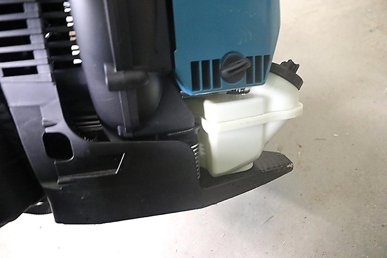 Makita oli testin ainoa aito nelitahtinen reppupuhallin.