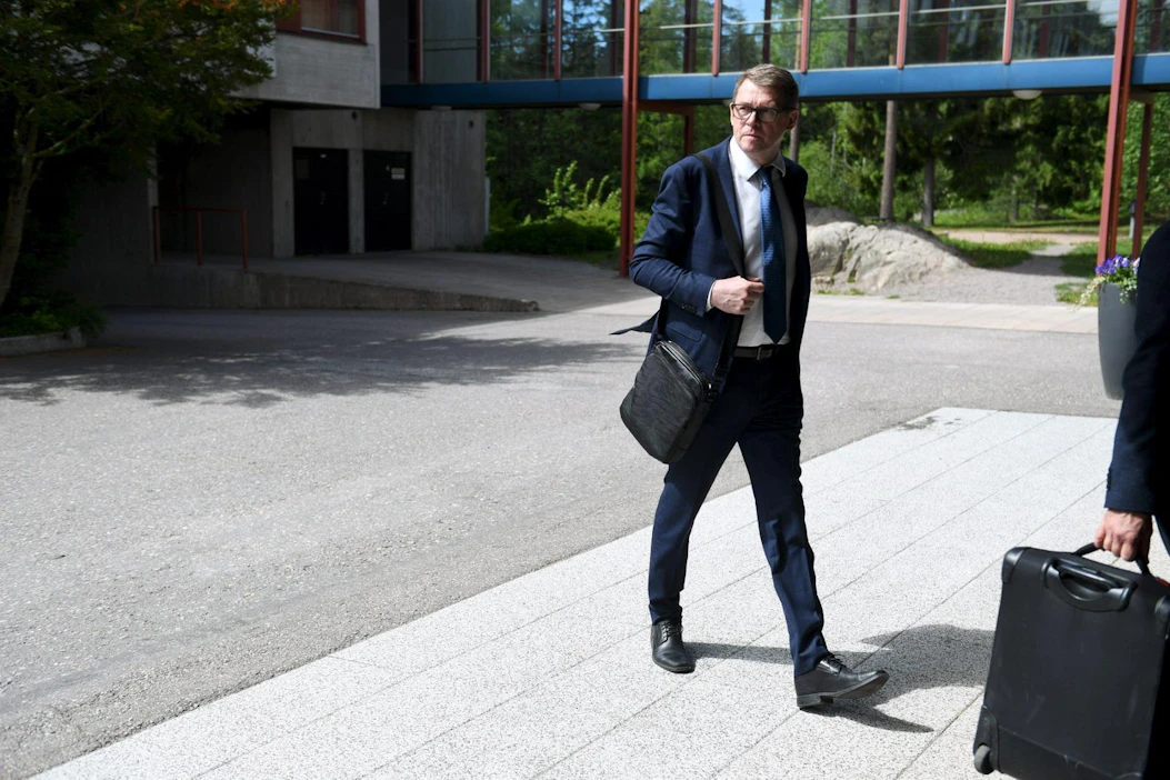 Keskustan eduskuntaryhmä kertoo nimenneensä Matti Vanhasen ehdokkaakseen yksimielisesti. LEHTIKUVA / ANTTI AIMO-KOIVISTO