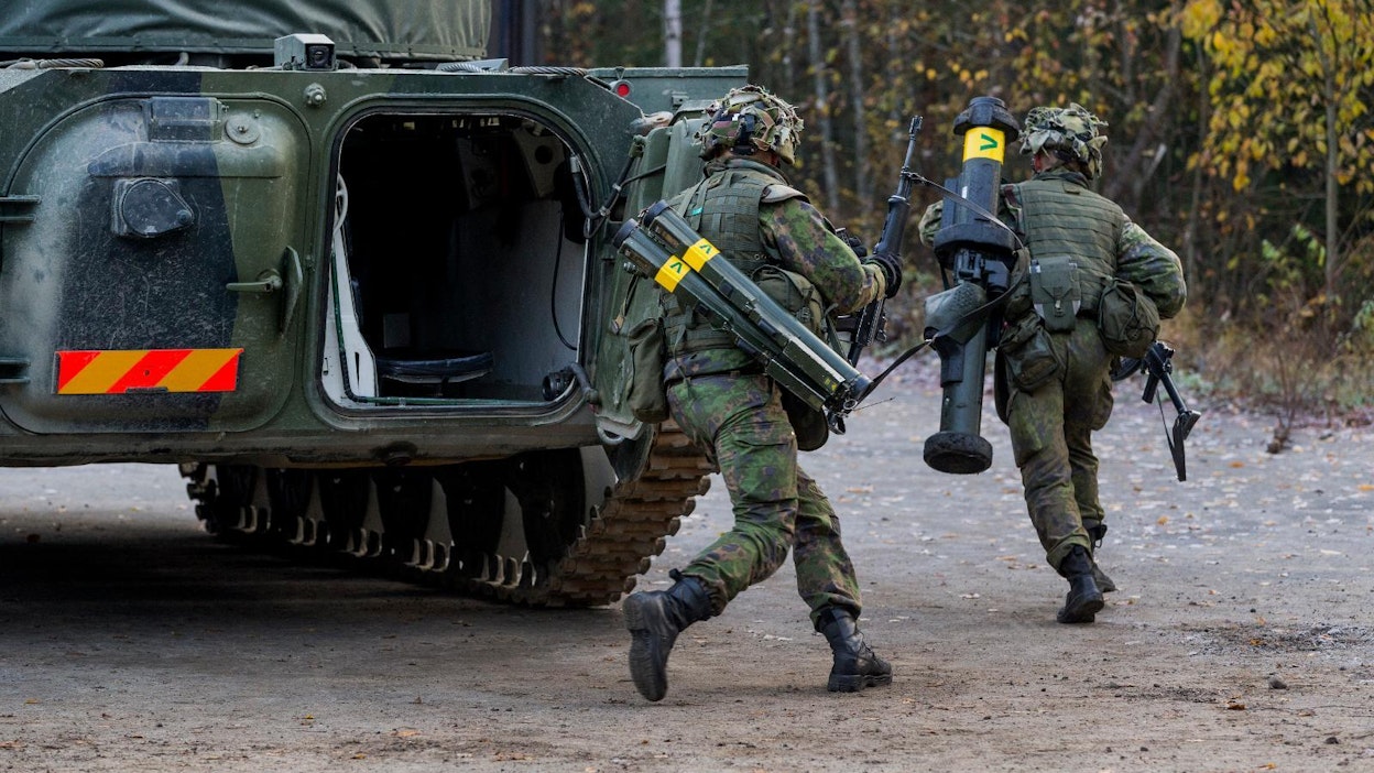 Ulkopoliittisen Instituutin Mika Aaltolan mukaan suomalaiset ovat tottuneet ajatukseen yhteisestä puolustuksesta, mutta hän ei usko Suomen liittyvään Natoon lähivuosina.