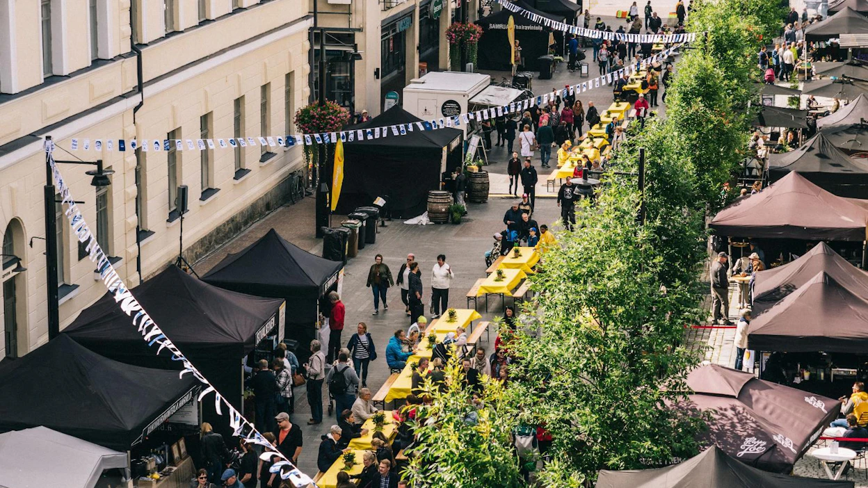 Satoa-ruokafestivaalia juhlitaan Kuopiossa elokuun viimeisenä viikonloppuna Kauppakadulla ja Puijonkadulla, missä voi ostaa ja maistaa pieniä 3–6 euron arvoisia ruoka-annoksia katuruokakulttuurin hengessä ja nauttia samalla katumuusikoiden ja -taiteilijoiden esityksistä. Samaan aikaan torilla järjestetään Elonkorjuujuhla.