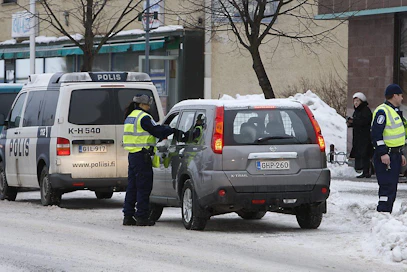Poliisi  liikenne ratsia Lammin kirkonkylän pääväylällä talvi lumi