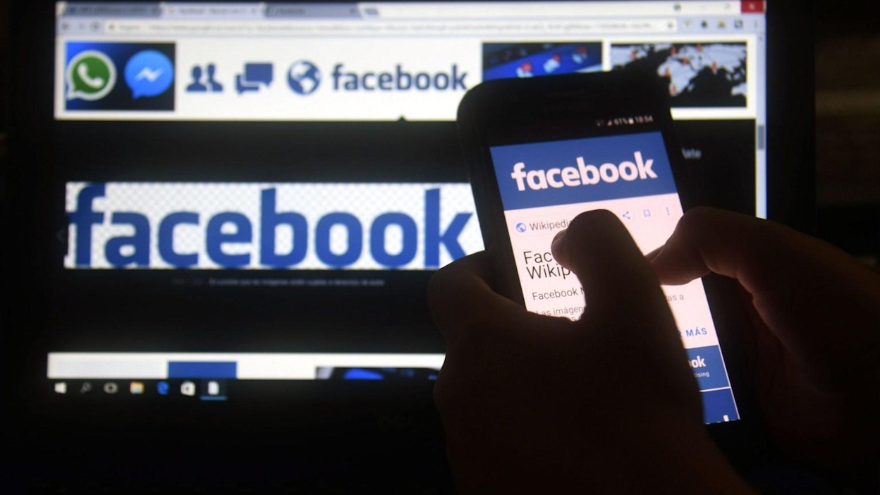 Facebook on joutunut ankaran arvostelun kohteeksi, koska Cambridge Analytica käytti hyväkseen Facebookin käyttäjien tietoja. LEHTIKUVA/AFP