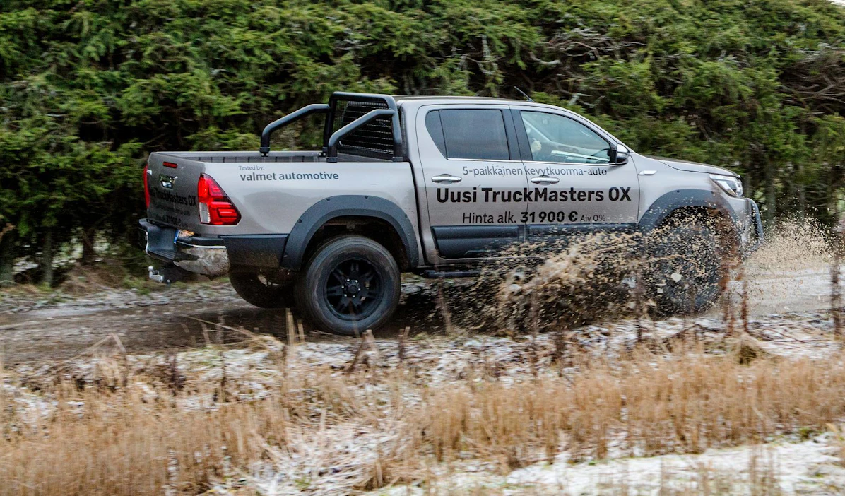 Offroad-paketilla varustettu Truckmasters taipuu tarvittaessa hankalampaankin maastoon.