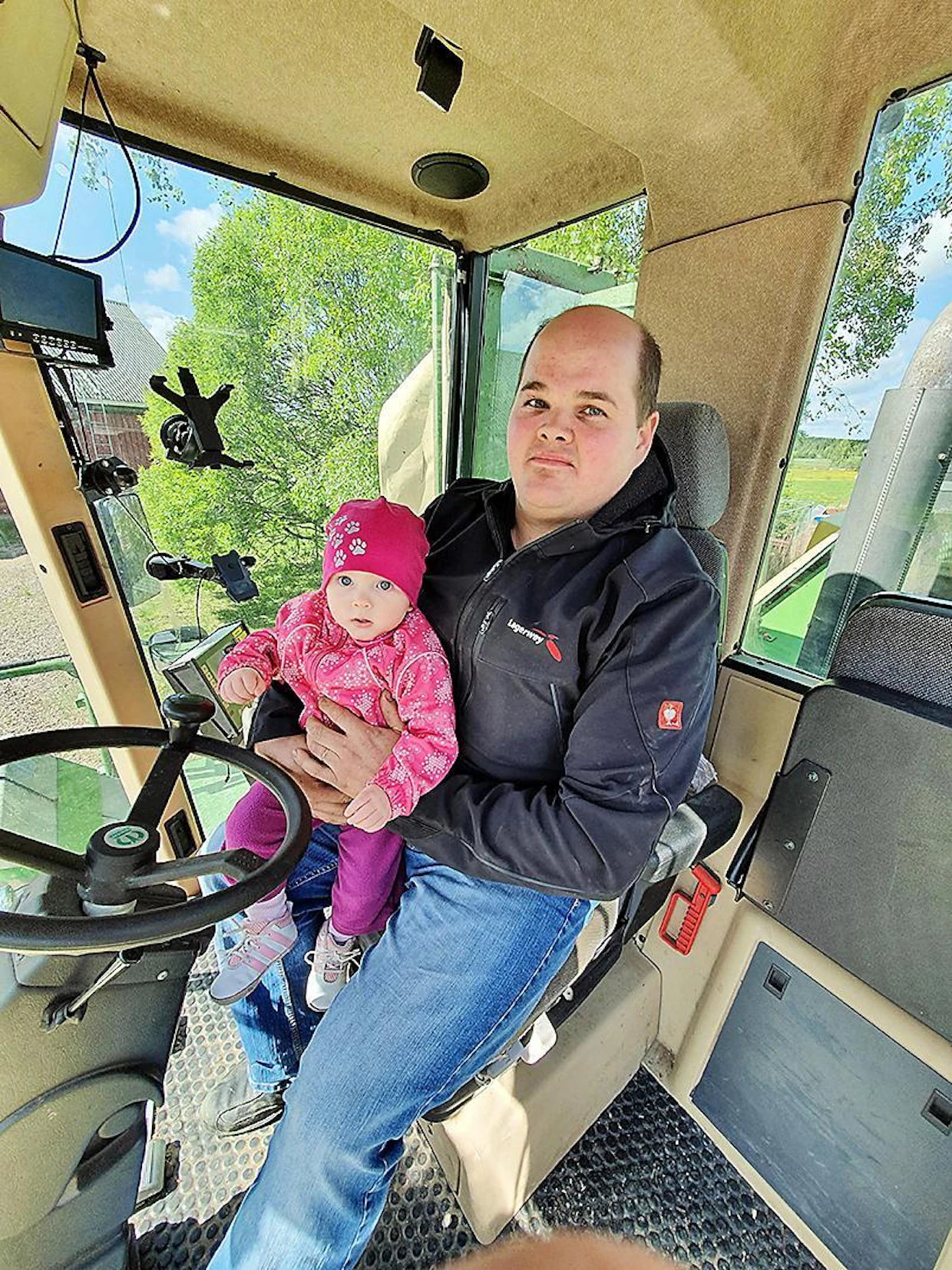 Juha Seppi harkitsi traktorikäyttöisen perhosyhdistelmän hankintaa, mutta päätyi kuitenkin poikkeuksellisempaan ratkaisuun, kun netissä tuli vastaan käytetty Big M. "Ei olisi reilu pari vuotta sitten uskonut, että tällainen vielä tulee pihaan."